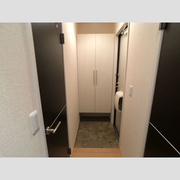 ヴェルドミール103号室 玄関