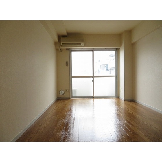 エレガンス綾瀬５ 内観