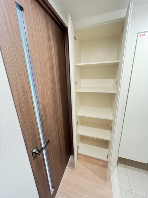 ドゥーエ菊川5階 収納