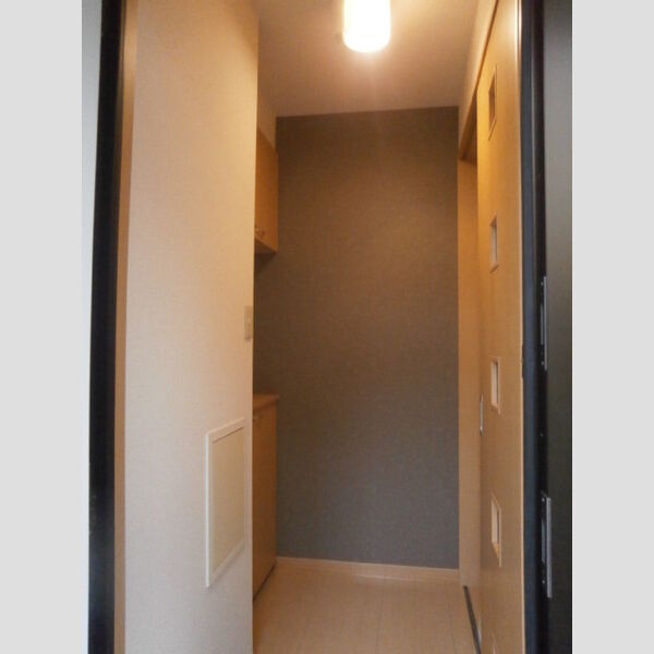 ソレアード103号室 玄関