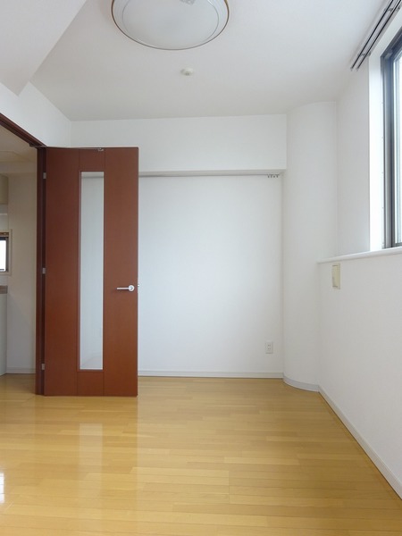 ミリオンステーションプラザ鶴見市場606号室 リビング