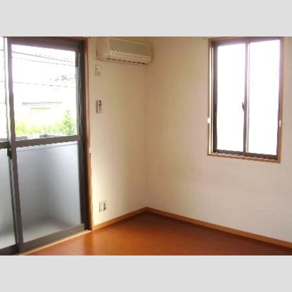 パル・コメット 洋室(エアコン付)