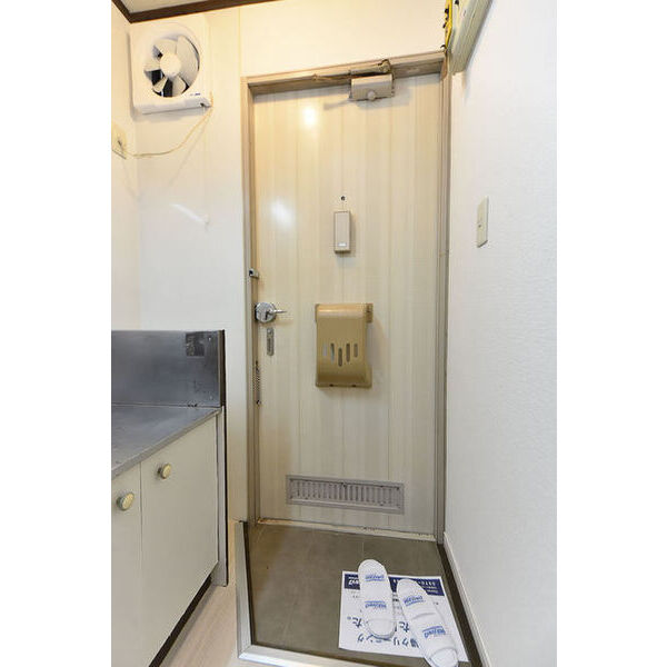 メゾン荒木0201号室 玄関