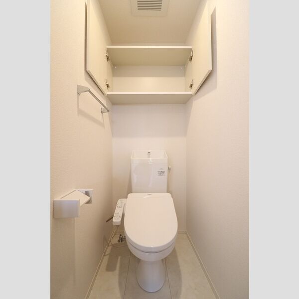 シンヤ壱番館102号室 ★トイレ収納★