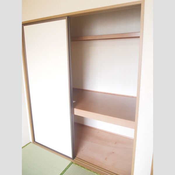 エクレール 押入(和室)