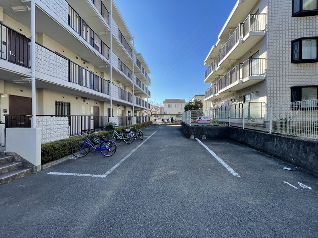 メゾンベール桜台0401号室 駐車場