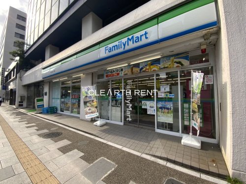 コンシェリア上野 【コンビニエンスストア】ファミリーマート 東上野五丁目店まで303ｍ