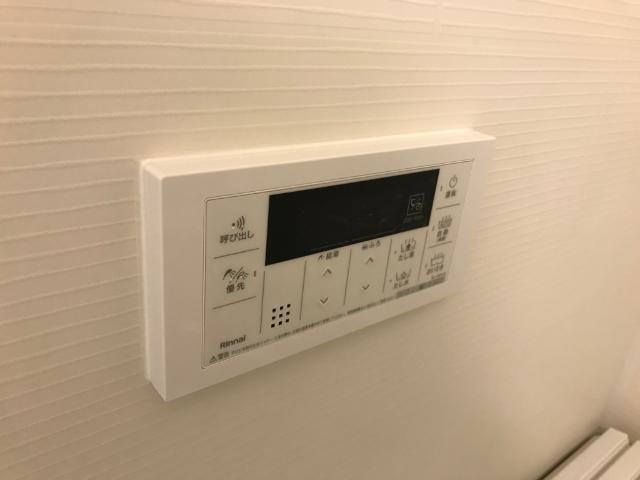 プリムローズ102号室 給湯パネル
