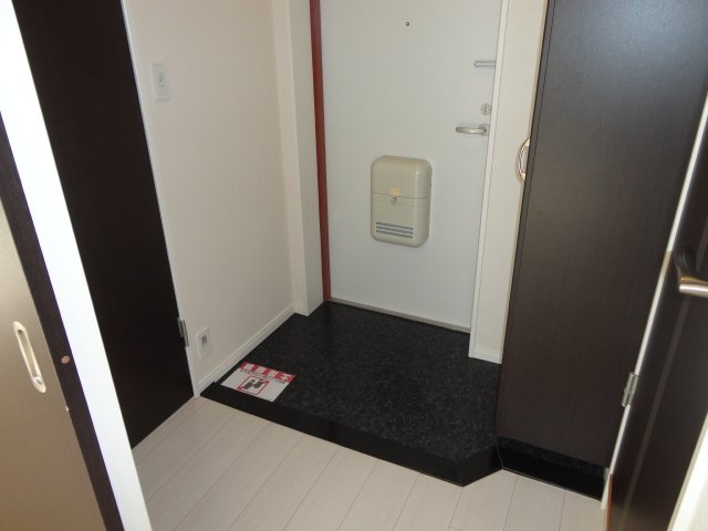 サンフォレスタ１番館 玄関