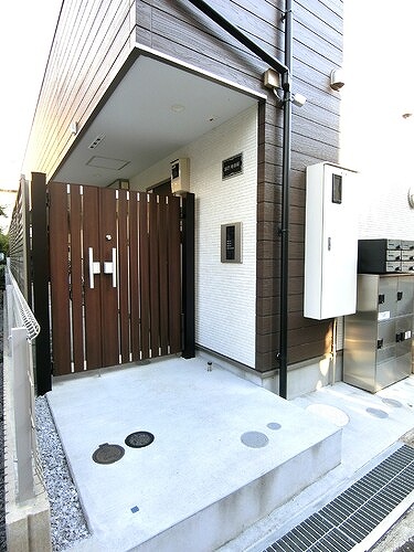 ＳＫＹ飛田給1階 エントランス外観　※前回募集時2021年3月撮影