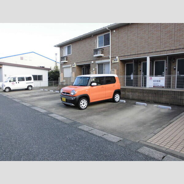 ブリックスクエア 駐車場