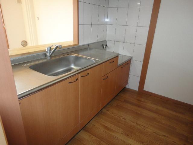 ガーデンヒルズNAKAYAMA壱番館106号室 キッチン