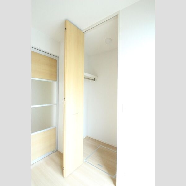 ノーブル・ルミナス笹塚102号室 102号室　ウォークインクローゼット