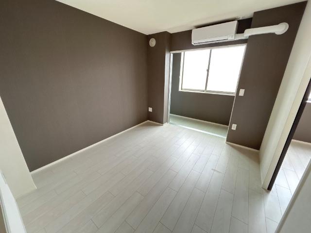 ラ・レーヌ・８０（ｌａ　ｒｅｉｎｅ８０） リビング