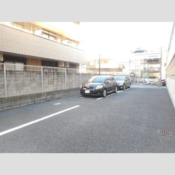 ロイヤルパレス市川101号室 駐輪場