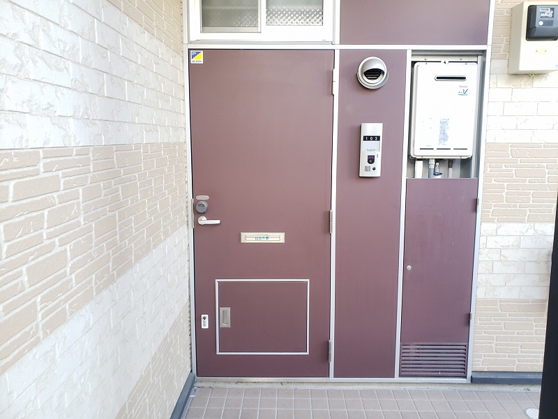 レオパレスＡＫＡＳＥ 玄関