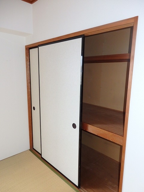 第２レクコーポ舞浜(E-048)2階 リビング