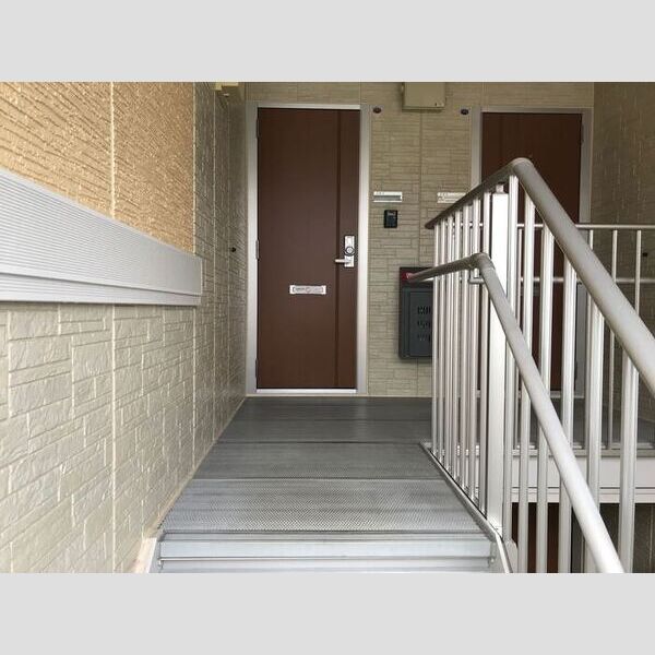 ポラリス　B棟203号室 エントランス