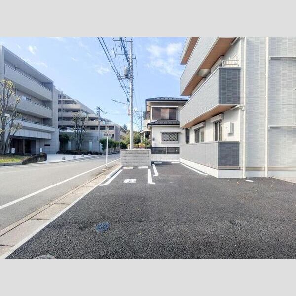 エンテスカリオン 駐車場