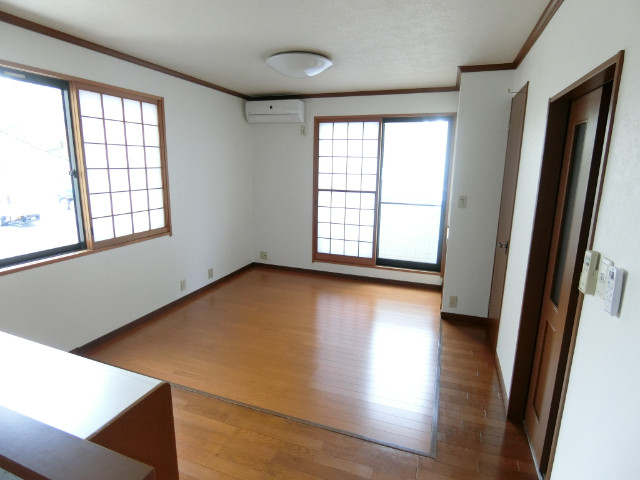 元郷一丁目貸家 リビングはくつろぎの14.3帖