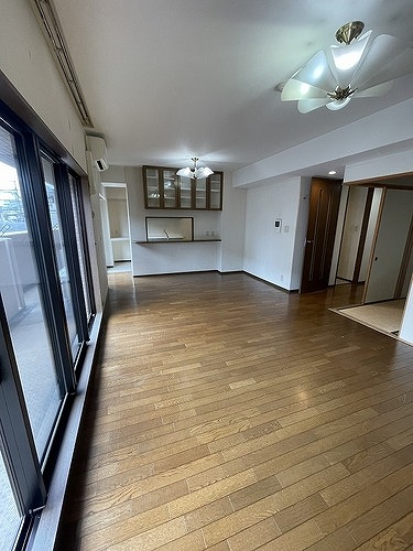 ベルシャトゥ東浦和 リビング　清掃前