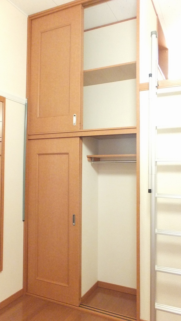 レオパレスエクセディオール クローゼット