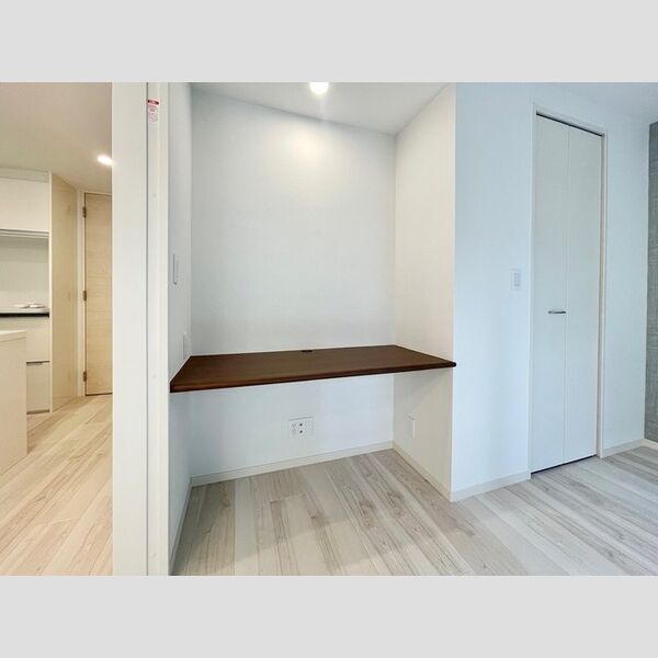 カスタリア旗の台 洋室デスクコーナー