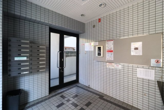 スカイコートお花茶屋2階 エントランス