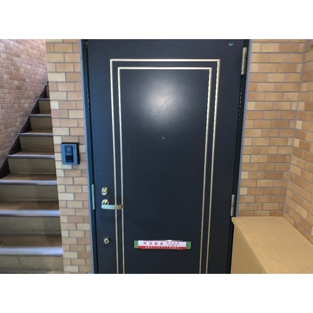 ローズアパートメント泉10番館106号室 玄関