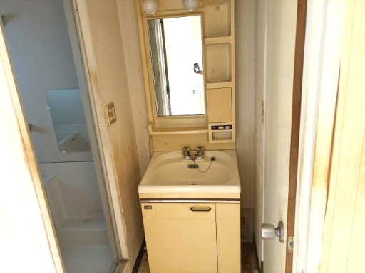 領家レジデンス202号室 クリーニング前の写真です