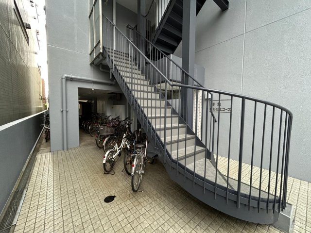 藤和中野坂上コープ604号室 整頓された自転車置場