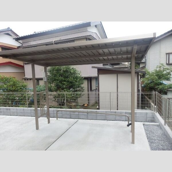 フォンターナ 駐輪場