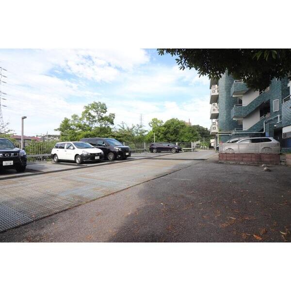 ビラ園生 駐車場