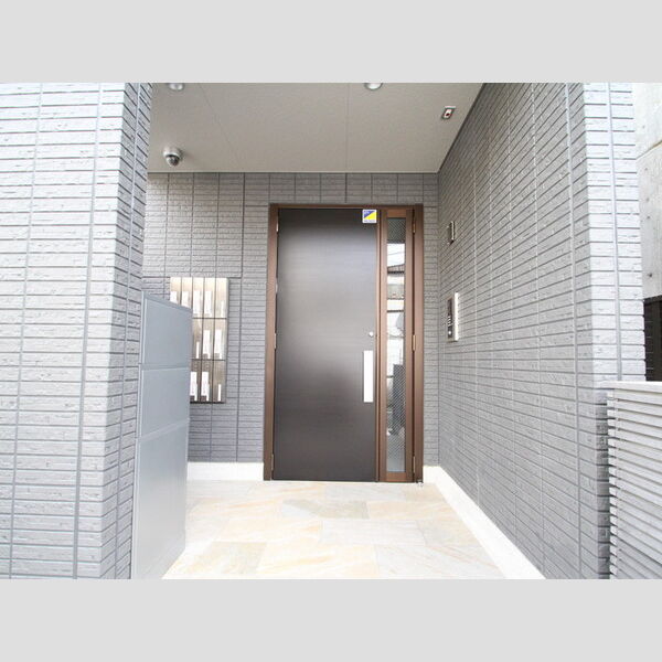 セント国立 オートロック・宅配ボックス付きのエントランス