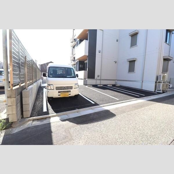 グラナーデ江戸川A 駐車場