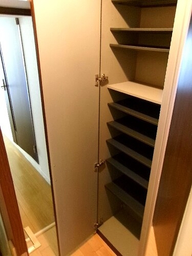 大倉山ハイム１号棟 下足入