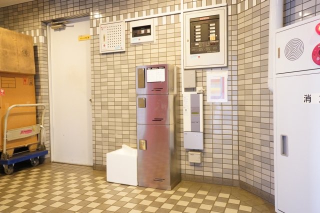 成加パラシオン4階 宅配BOX