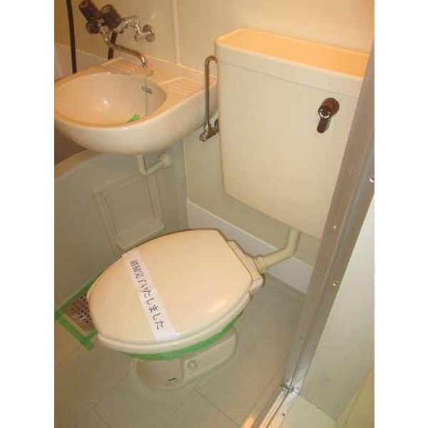 コーラル鵠沼0201号室 トイレ