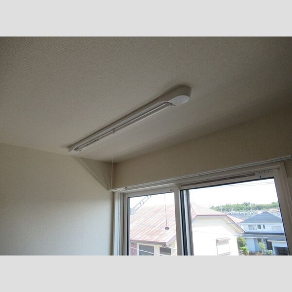 KOCHIA N・S　S棟302号室 室内物干し