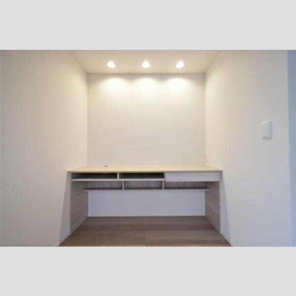 Same sky202号室 ワークデスク