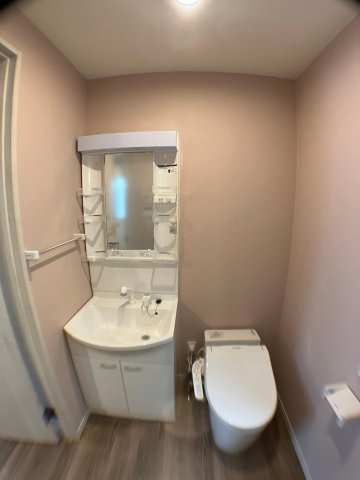 Bellevue石名坂 バス全室には独立洗面台とトイレがあって朝の身支度にも便利