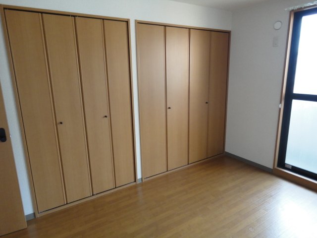 サンヒルズ 洋室収納