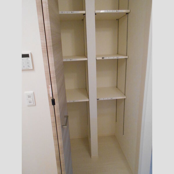 シャインアイリス　Ⅲ パントリー