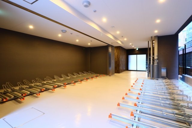 グランスイート麻布六本木2階 駐輪場