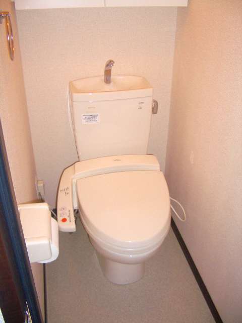 レオネクストサニーハウス前原102号室 温水洗浄便座