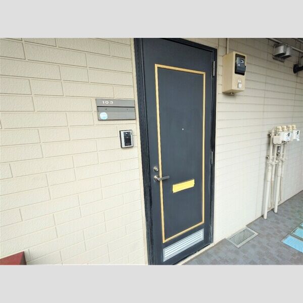 ジュネス国立103号室 玄関表