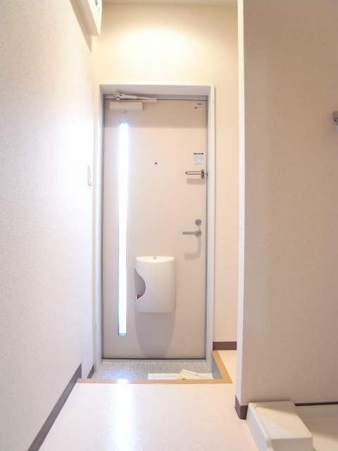 リリックコートアン・シャトー2階 玄関