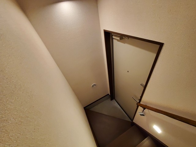 マーヴェラス立川 玄関