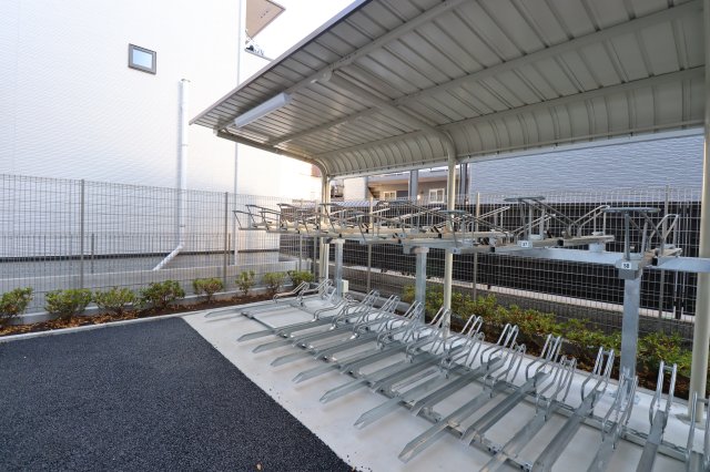 ジェノヴィア堀切菖蒲園1階 駐輪場