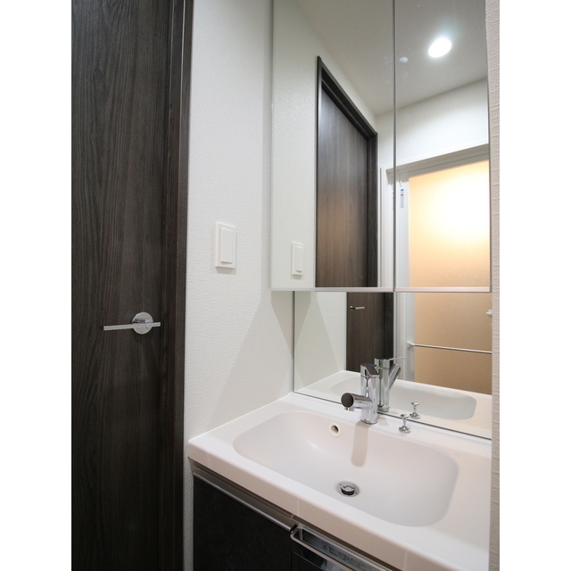 プレール・ドゥーク亀戸Ⅵ1201号室 二面鏡洗面化粧台